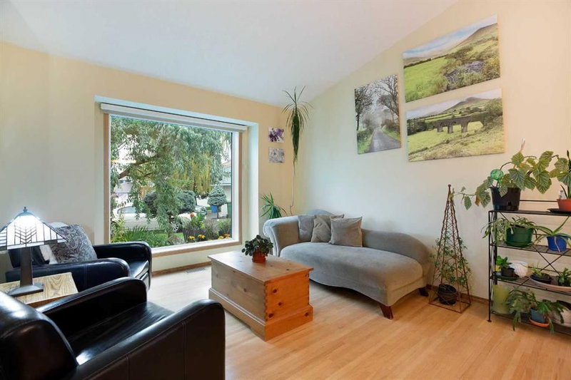 337 Sandringham Court NW, Sandstone Valley — interior photo