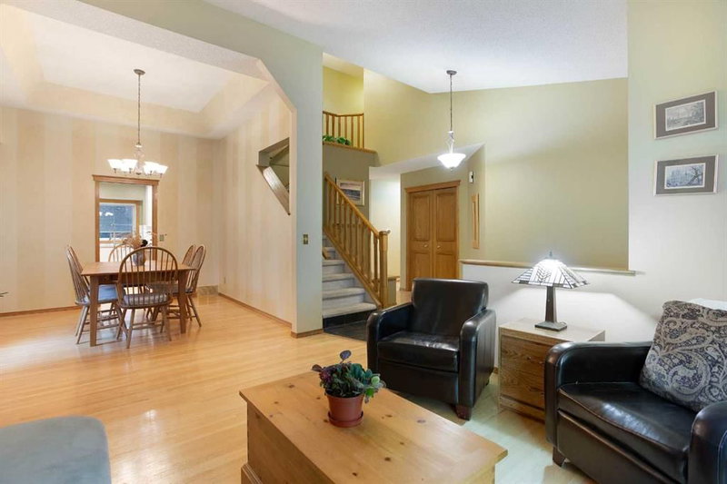 337 Sandringham Court NW, Sandstone Valley — interior photo 6