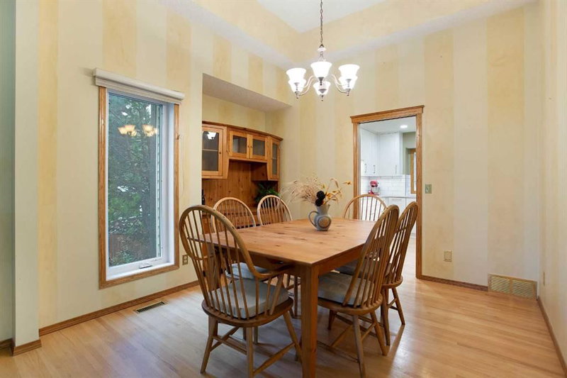 337 Sandringham Court NW, Sandstone Valley — interior photo 7