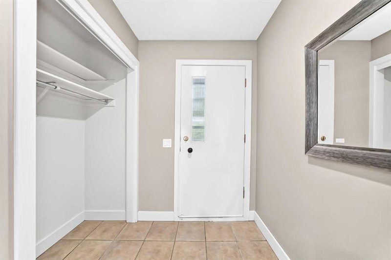84 Brae Glen Lane SW, Braeside — interior photo