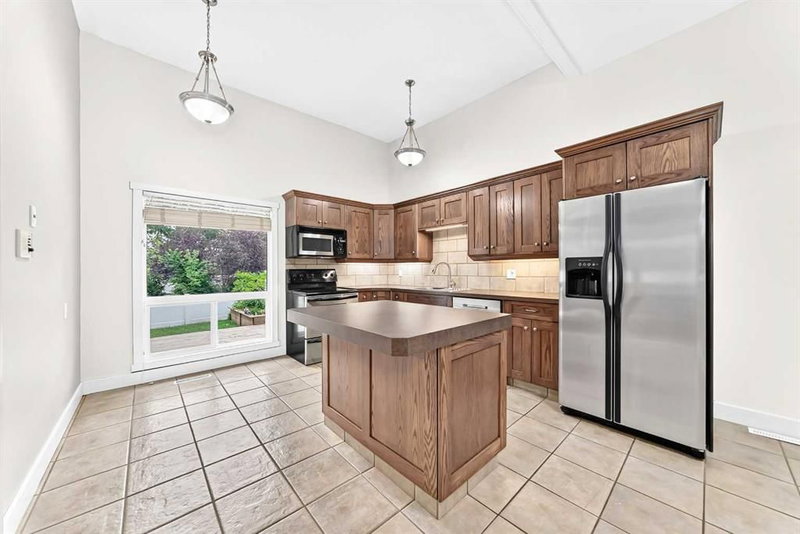 84 Brae Glen Lane SW, Braeside — interior photo 6