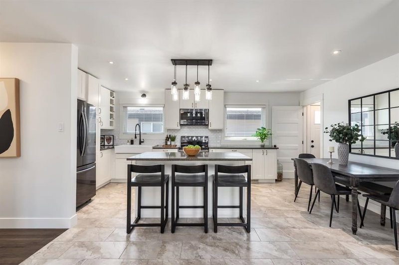 9504 3 Street SE, Acadia — interior photo 5