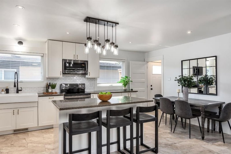 9504 3 Street SE, Acadia — interior photo 6