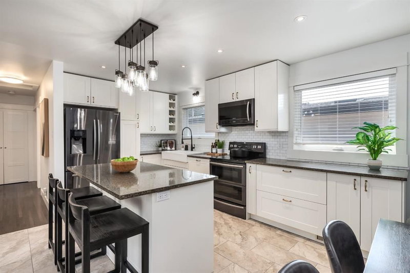 9504 3 Street SE, Acadia — interior photo 7