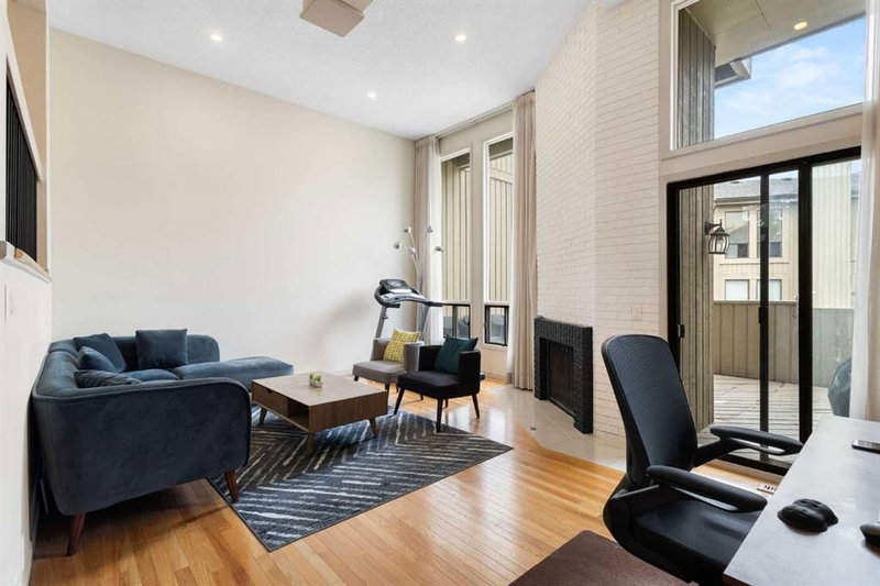 19, 10401 19 Street SW, Braeside — interior photo