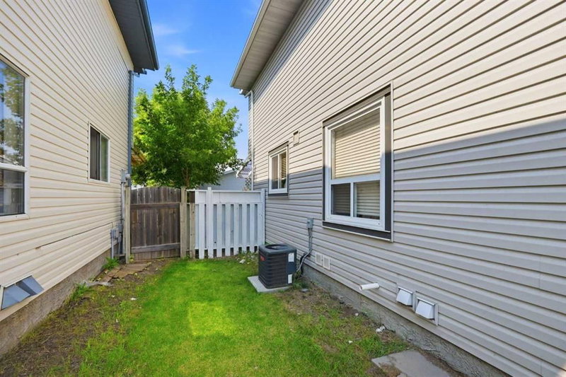 9 Martindale Crescent NE, Martindale — interior photo 6