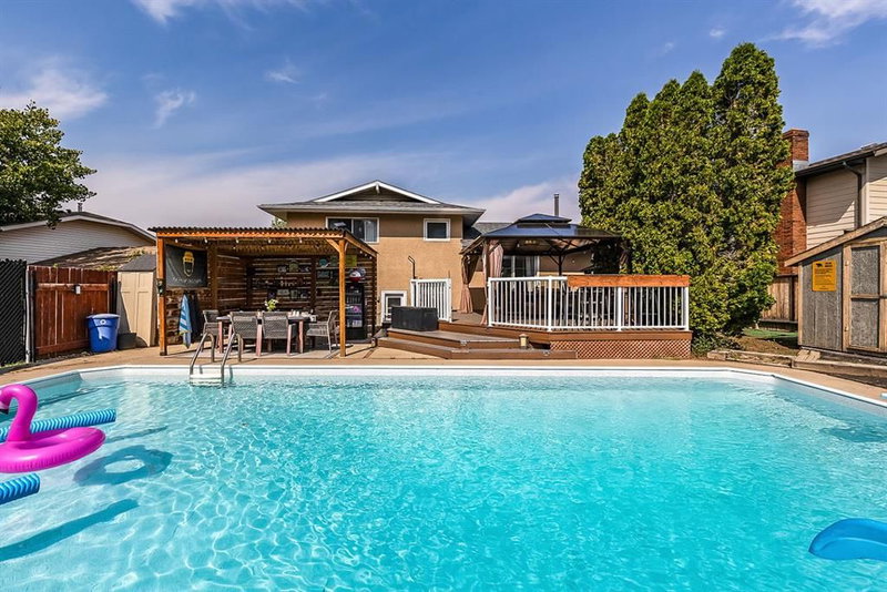37 Sunflower Court SE