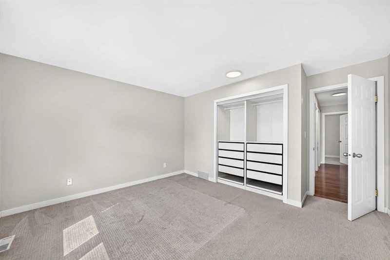 116 McKerrell Close SE, McKenzie Lake — interior photo 6