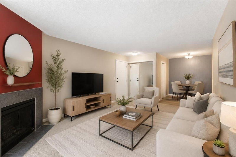 522, 6400 Coach Hill Road SW, Coach Hill — interior photo