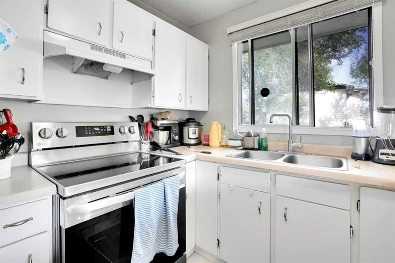 707 Whitehill Way NE, Whitehorn — interior photo 5