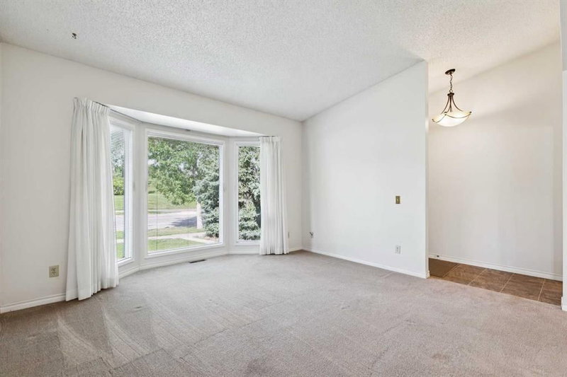 568 Strathcona Drive SW, Strathcona Park — interior photo 7