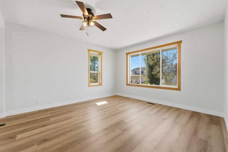209 Center S