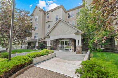 208 - 2000 Applevillage Court SE