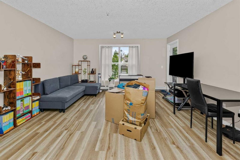 208 - 2000 Applevillage Court SE