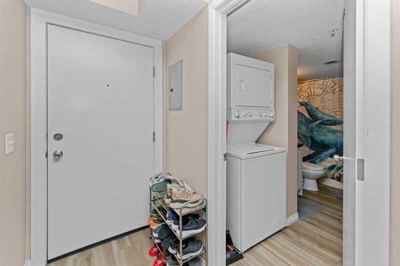 208, 2000 Applevillage Court SE, Applewood Park — interior photo 5