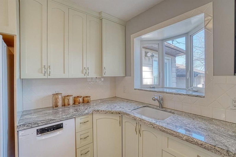 7412 Fleetwood Drive SE, Fairview — interior photo