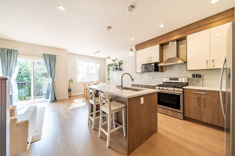 1934 26 Street SW #2, Calgary, Alberta