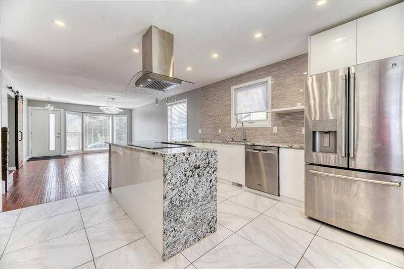 127 Woodstock Road SW, Woodlands — interior photo