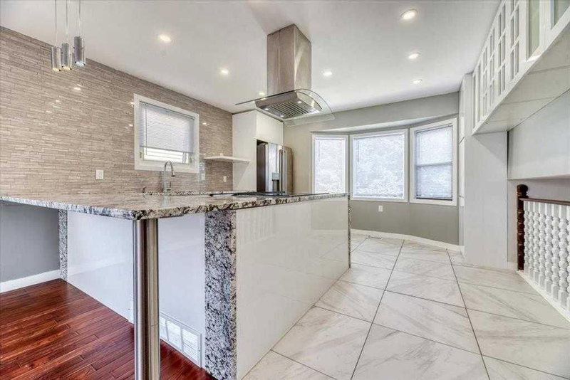 127 Woodstock Road SW, Woodlands — interior photo 7