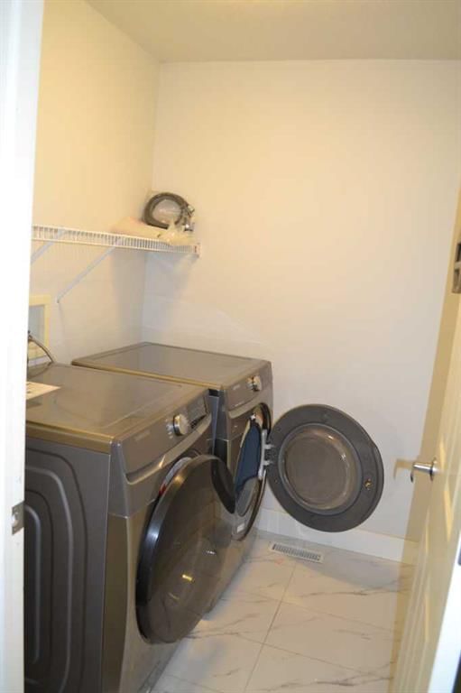 249 EVANSMEADE Circle NW, Evanston — interior photo 7