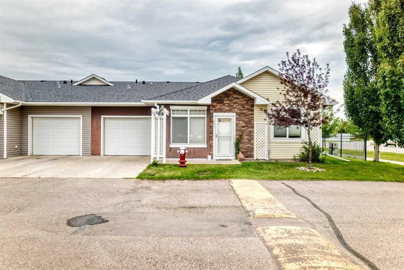 201 Sunvale Crescent NE