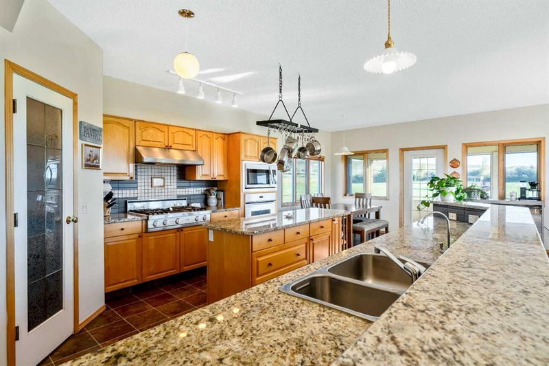 386109 128 Street W