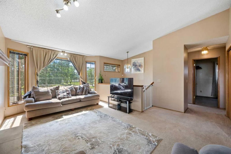 327 Shawbrooke Circle SW, Shawnessy — interior photo 6