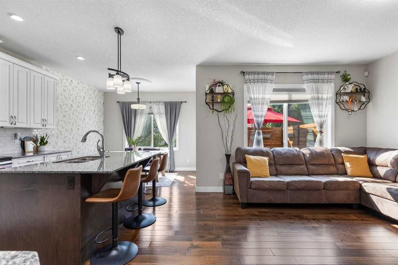 116 Kingsbury Close SE, Kings Heights — interior photo