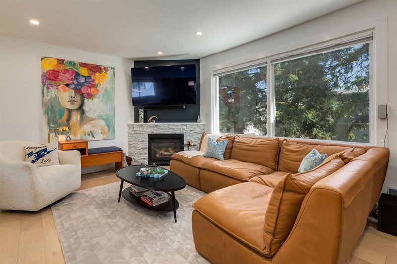 531 Killarney Glen Court SW, Killarney/Glengarry — interior photo