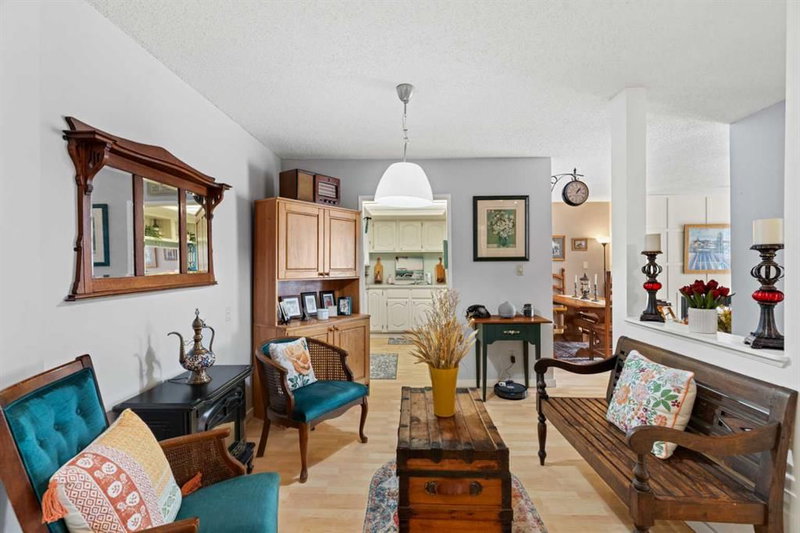 201, 3719C 49 Street NW, Varsity — interior photo