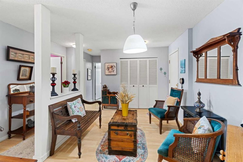 201, 3719C 49 Street NW, Varsity — interior photo 5