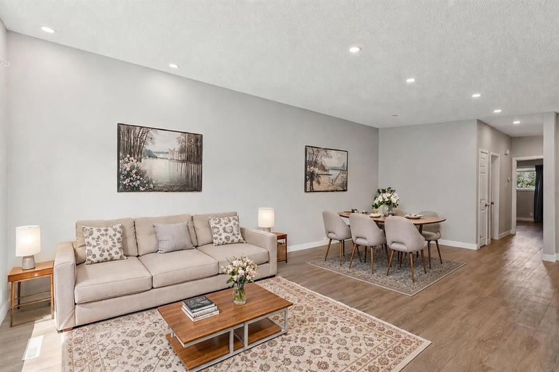 702 Kingsmere Crescent SW, Kingsland — interior photo