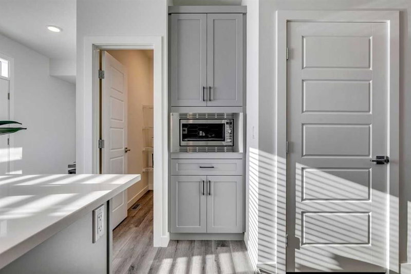 471 Buffaloberry Manor SE, Ricardo Ranch — interior photo 7