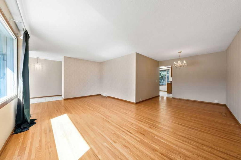 28 Brazeau Crescent SW, Braeside — interior photo 7