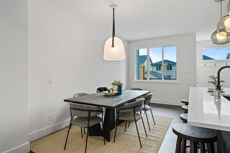 21 Silverton Glen Bay SW