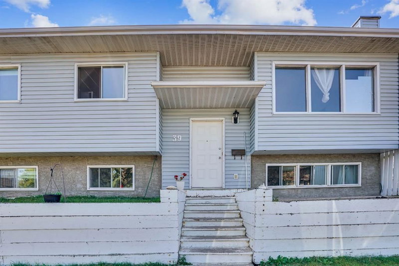 39 Ventura Road NE, Calgary, Alberta