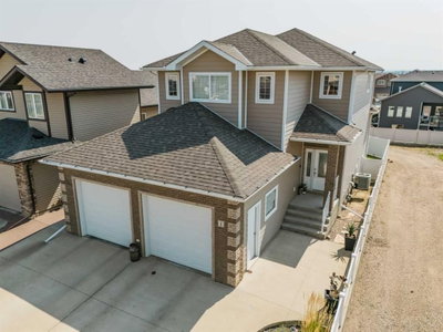 1 Hamptons Close SE