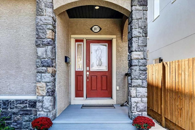 2017 21 Avenue NW, Banff Trail — interior photo