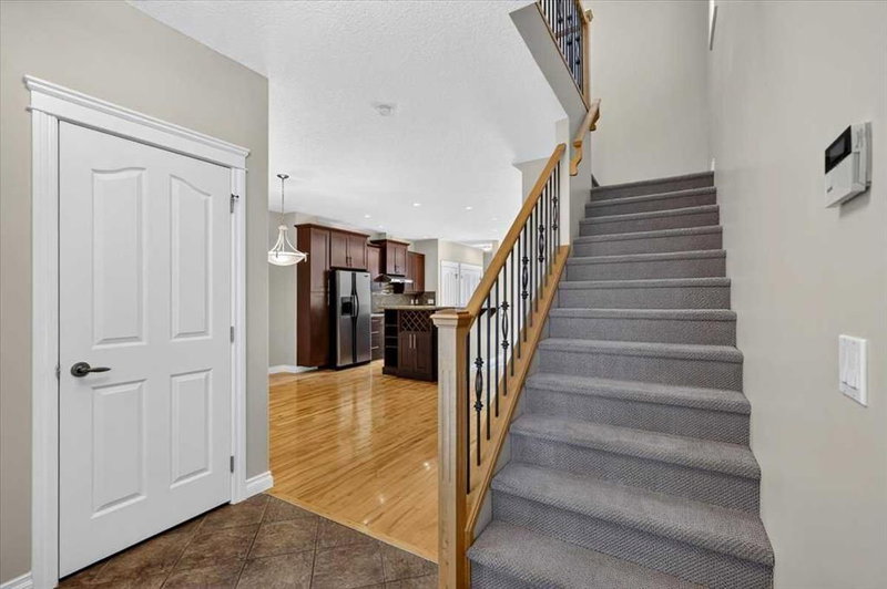 2017 21 Avenue NW, Banff Trail — interior photo 5