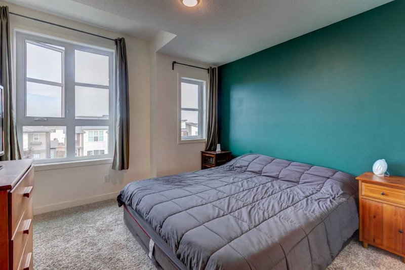 372 Walden Parade SE, Walden — interior photo