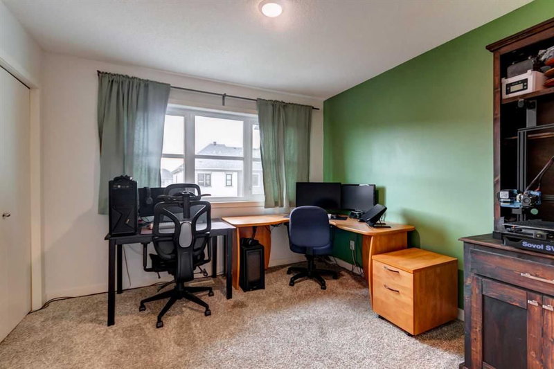 372 Walden Parade SE, Walden — interior photo 5