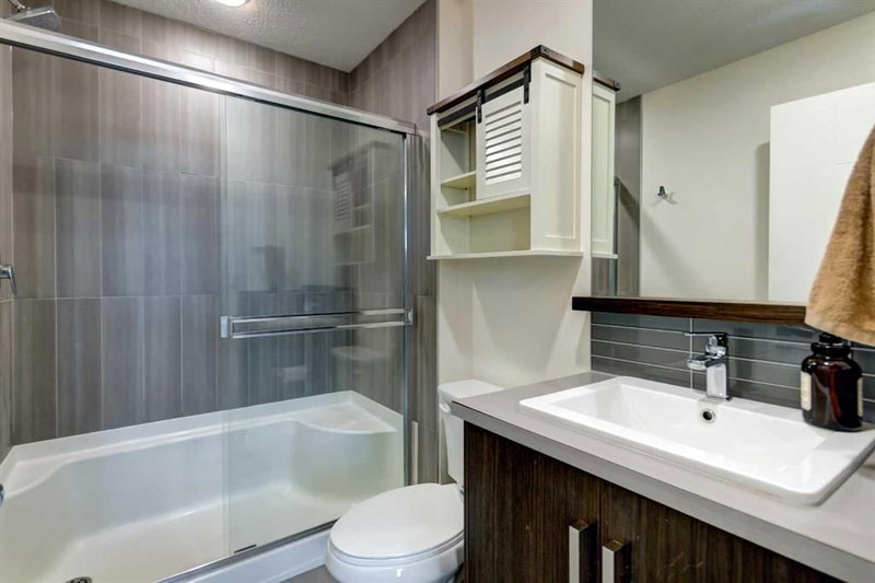 372 Walden Parade SE, Walden — interior photo 6