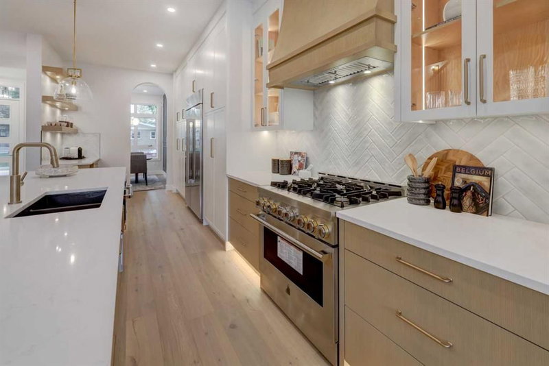 2042 56 Avenue SW, North Glenmore Park — interior photo 6