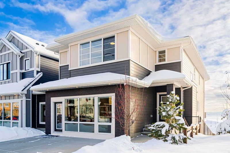 192 Buffaloberry Manor SE