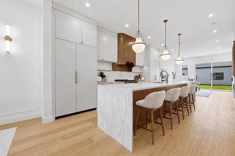2233 2 Avenue NW, West Hillhurst — interior photo 5