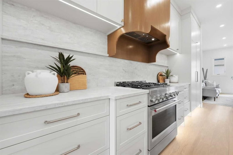 2233 2 Avenue NW, West Hillhurst — interior photo 6