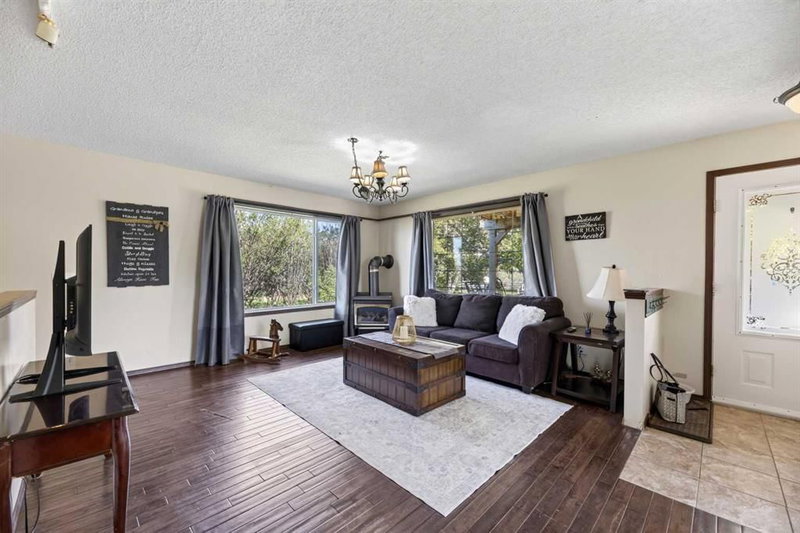 10, 30534 Range Road 284, Rural Mountain View County — interior photo 5