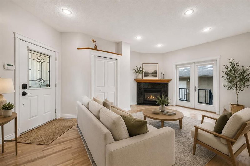 2, 3421 5 Avenue NW, Parkdale — interior photo
