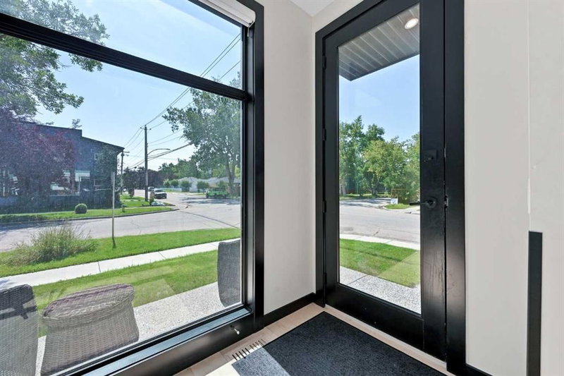 1504 4 Street NE, Renfrew — interior photo