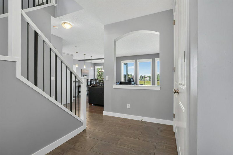 277 Jumping Pound Terrace, Jumping Pound Ridge — interior photo